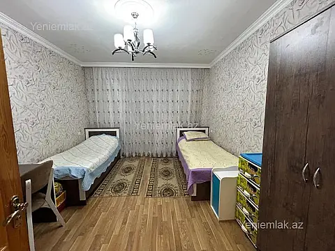 Satılır 4 otaqlı köhnə tikili 100 m²