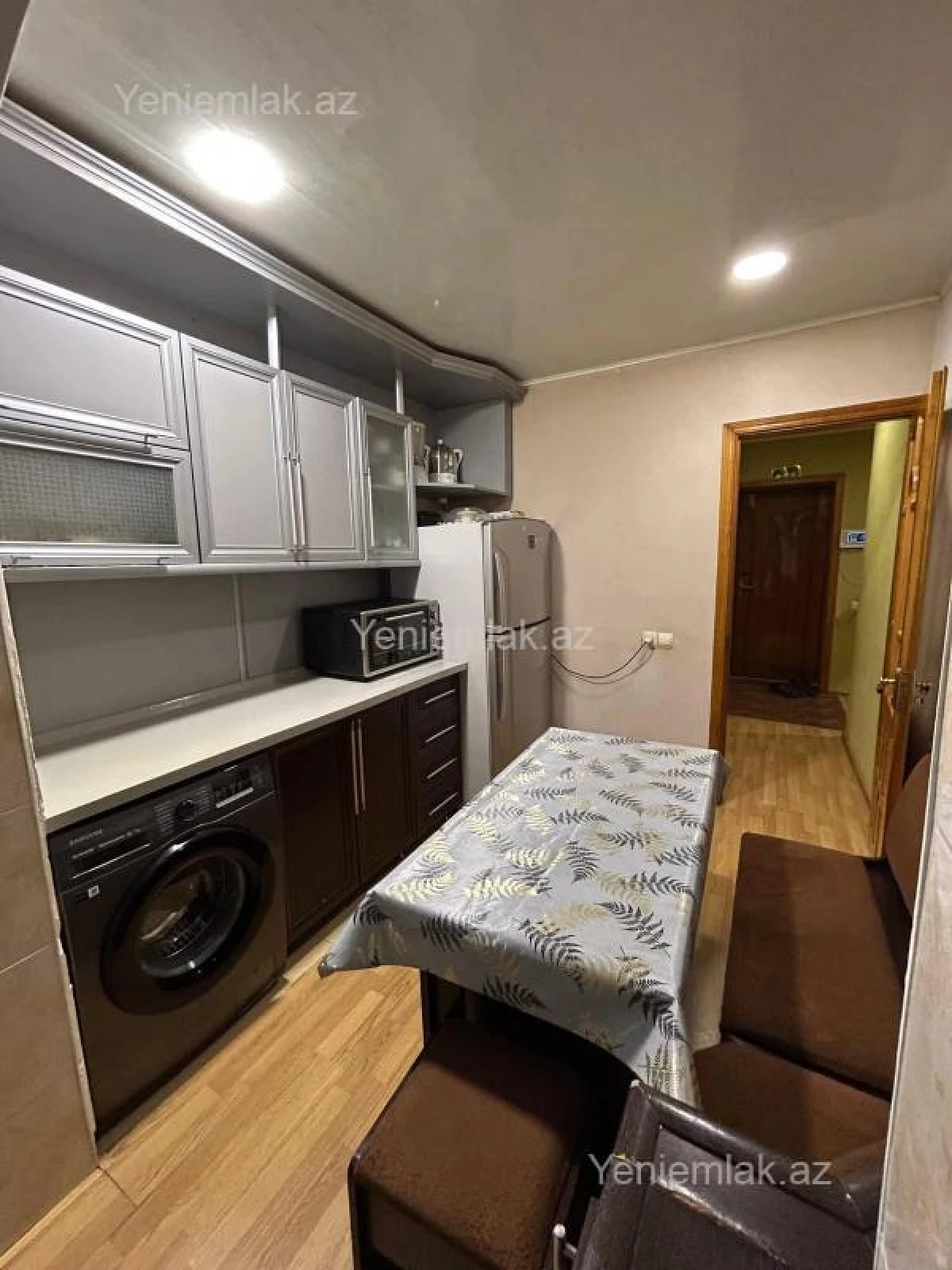 Satılır 4 otaqlı köhnə tikili 100 m²