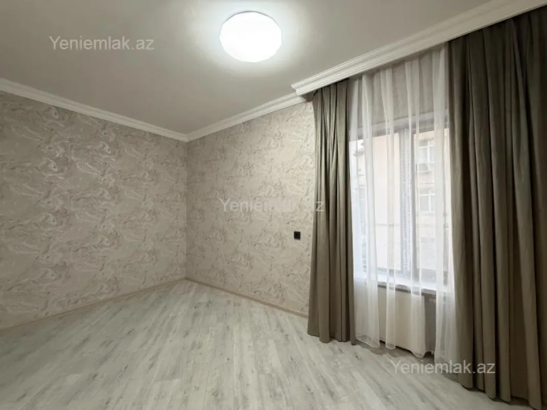 Satılır 2 otaqlı köhnə tikili 55 m²