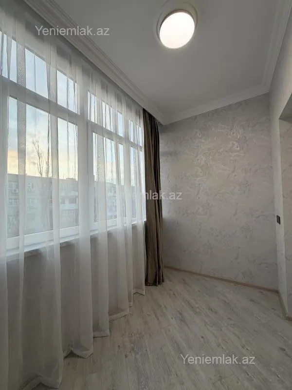 Satılır 2 otaqlı köhnə tikili 55 m²