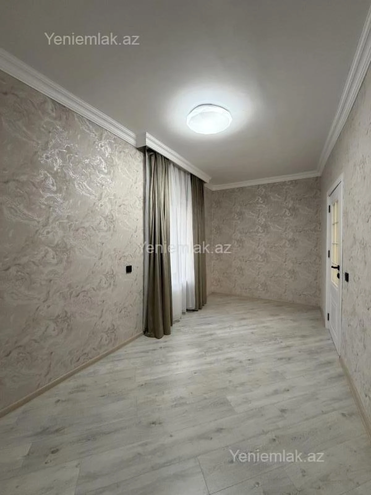 Satılır 2 otaqlı köhnə tikili 55 m²