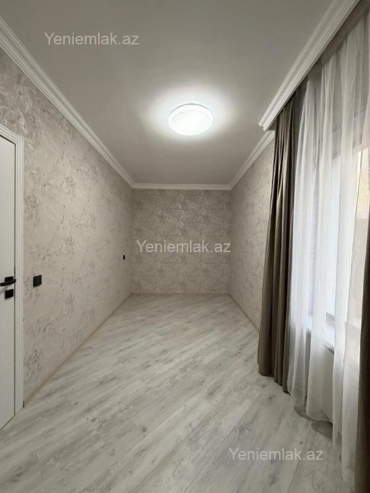 Satılır 2 otaqlı köhnə tikili 55 m²