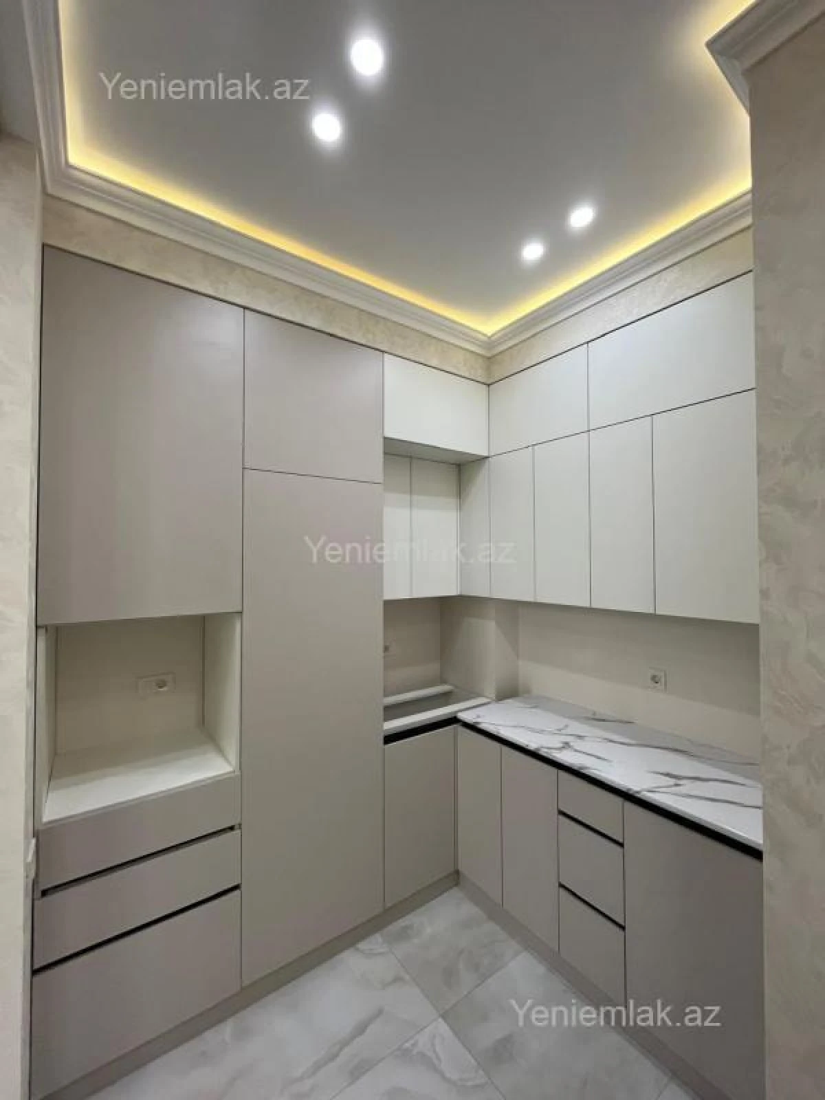 Satılır 2 otaqlı yeni tikili 72 m²