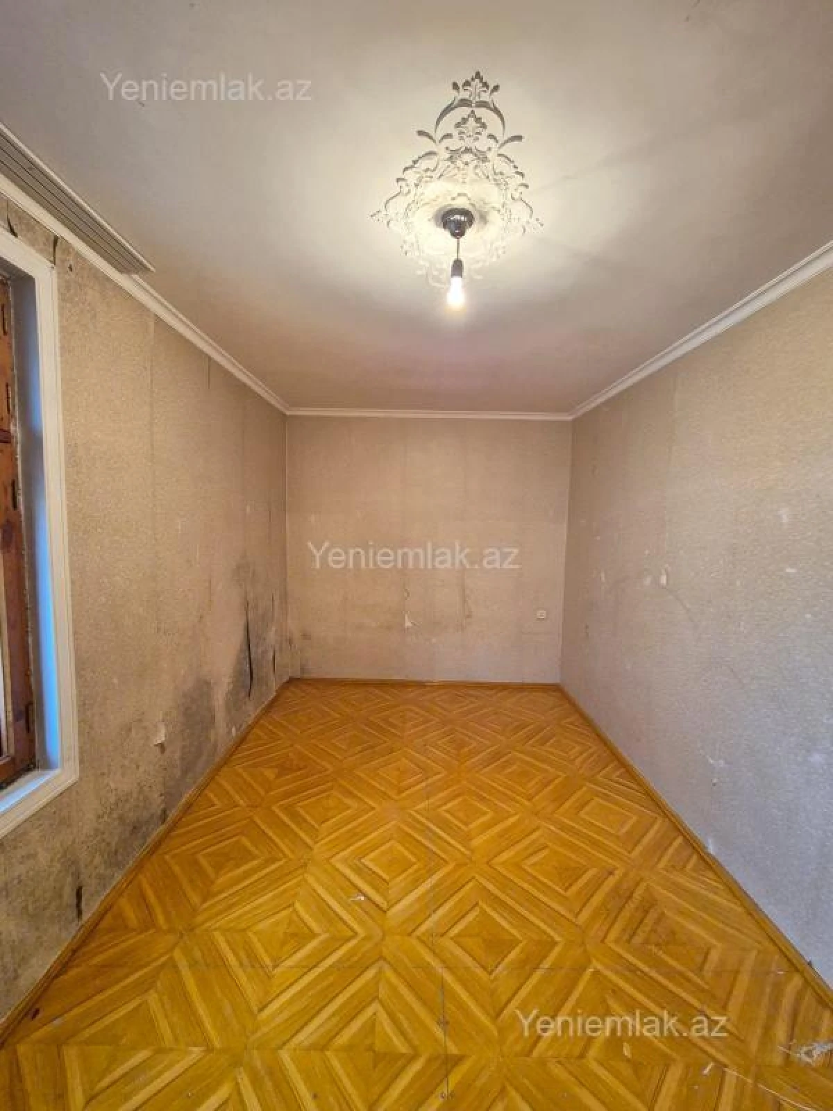 Satılır 2 otaqlı köhnə tikili 73 m²