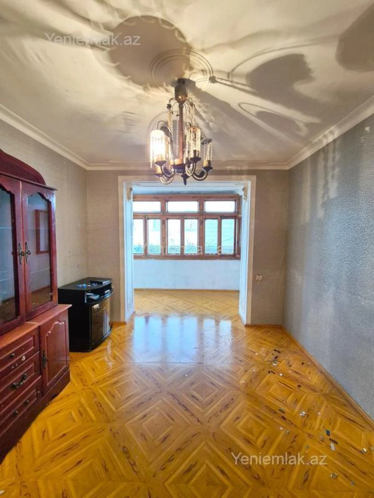 Satılır 2 otaqlı köhnə tikili 73 m²