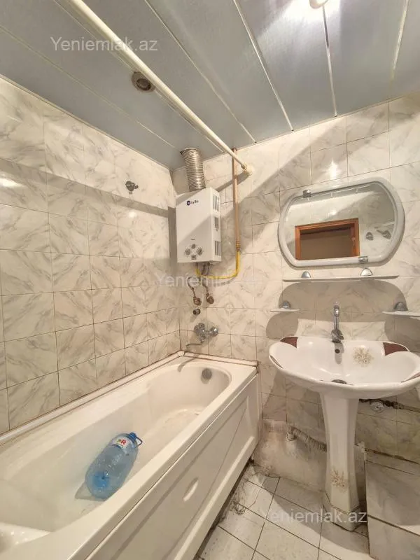 Satılır 2 otaqlı köhnə tikili 73 m²