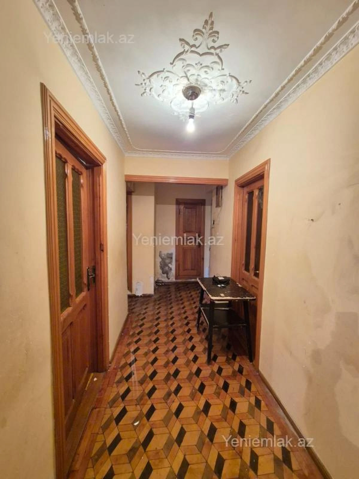 Satılır 2 otaqlı köhnə tikili 73 m²