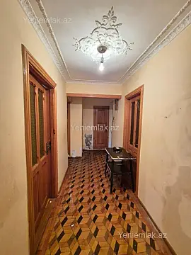 Satılır 2 otaqlı köhnə tikili 73 m²
