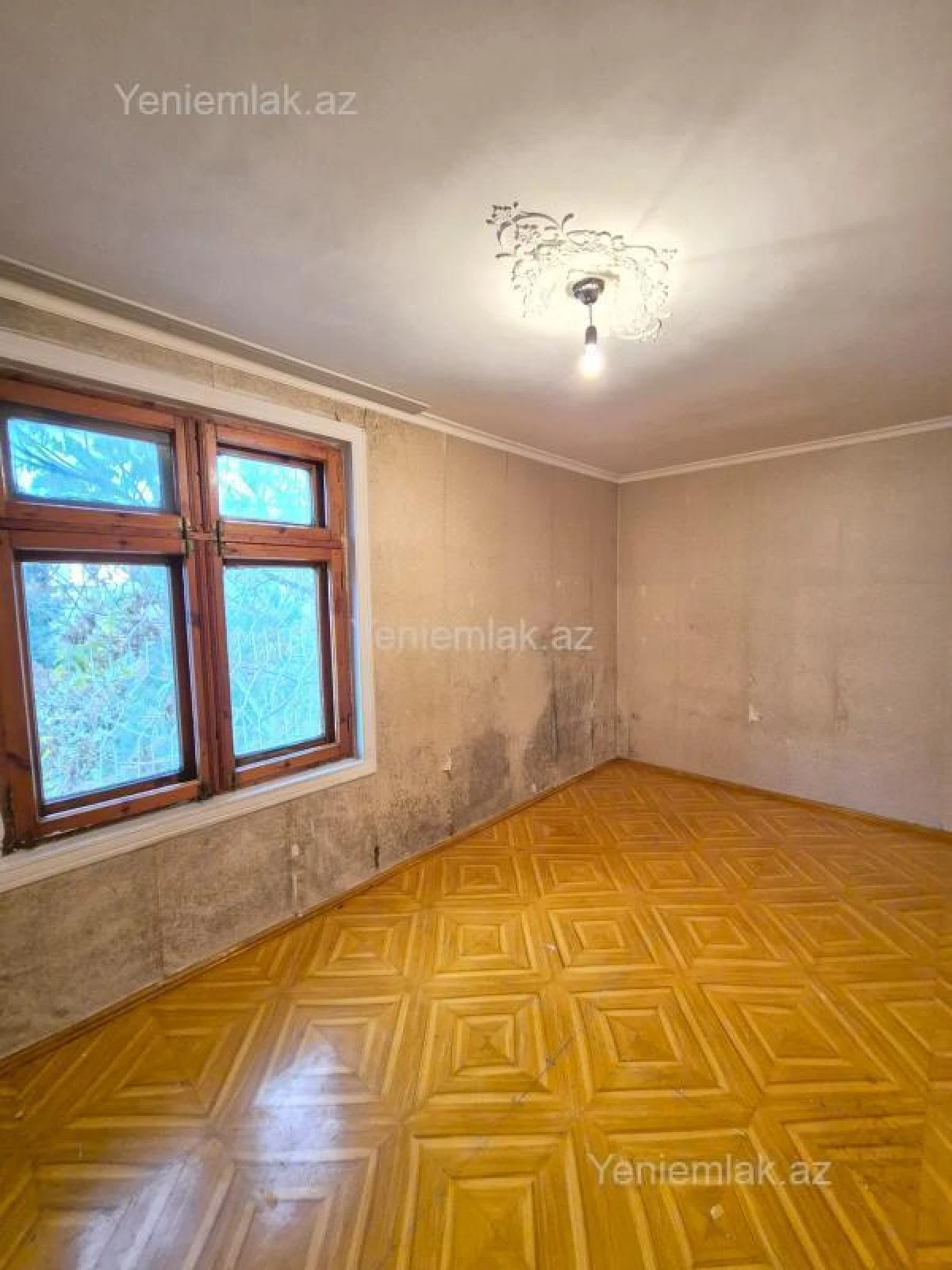 Satılır 2 otaqlı köhnə tikili 73 m²