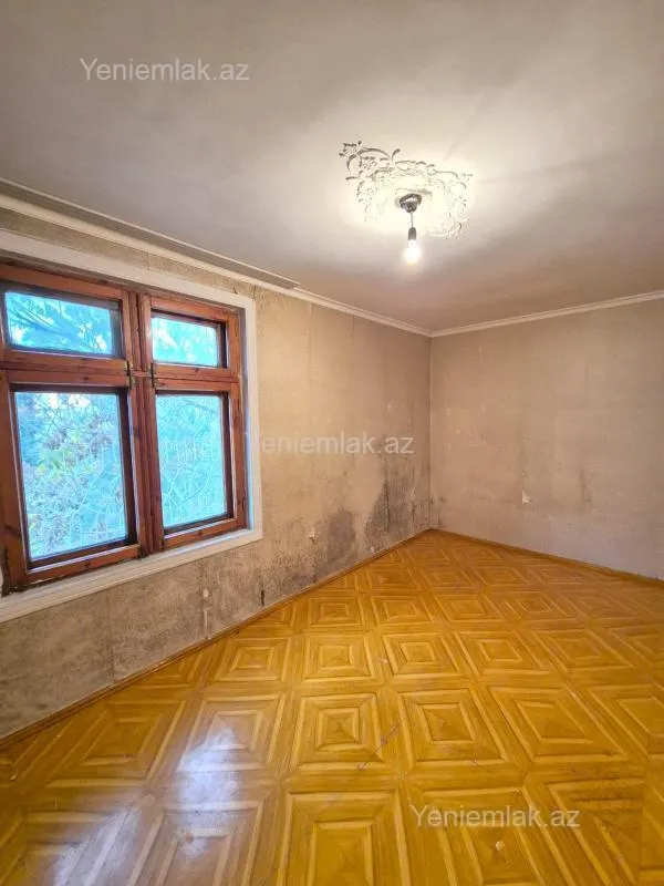 Satılır 2 otaqlı köhnə tikili 73 m²