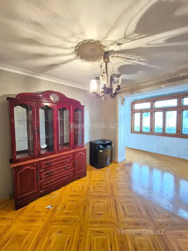 Satılır 2 otaqlı köhnə tikili 73 m²