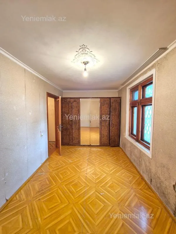 Satılır 2 otaqlı köhnə tikili 73 m²