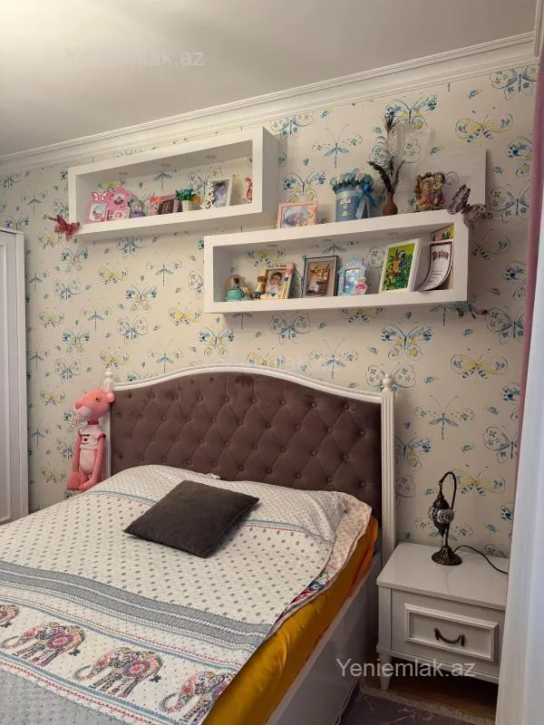 Satılır 4 otaqlı köhnə tikili 110 m²