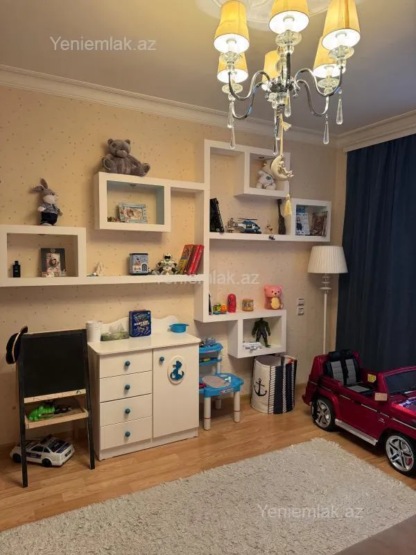 Satılır 4 otaqlı köhnə tikili 110 m²