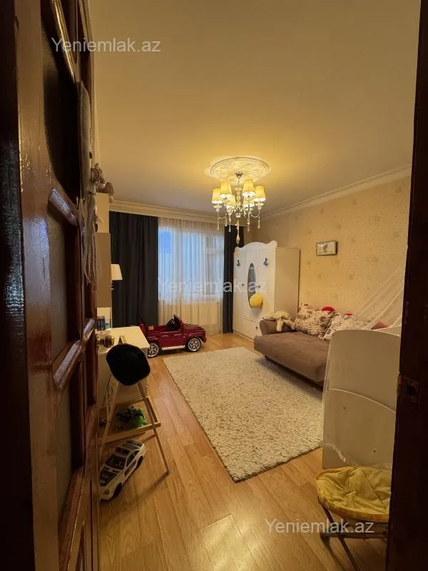 Satılır 4 otaqlı köhnə tikili 110 m²