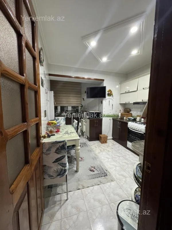 Satılır 4 otaqlı köhnə tikili 110 m²