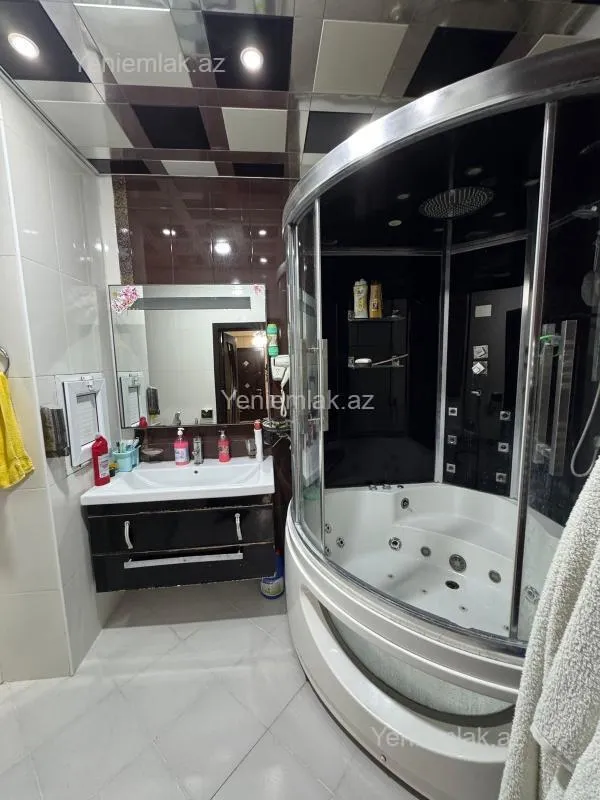 Satılır 3 otaqlı yeni tikili 120 m²