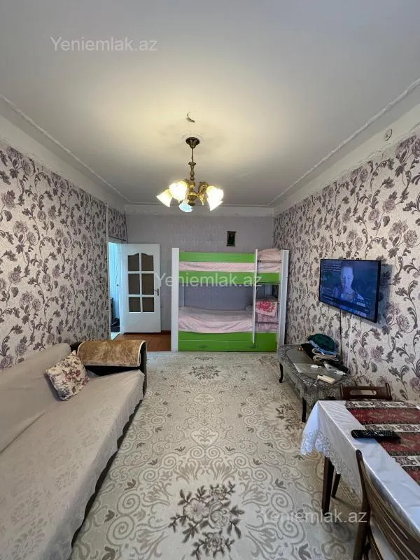 Satılır 2 otaqlı köhnə tikili 55 m²