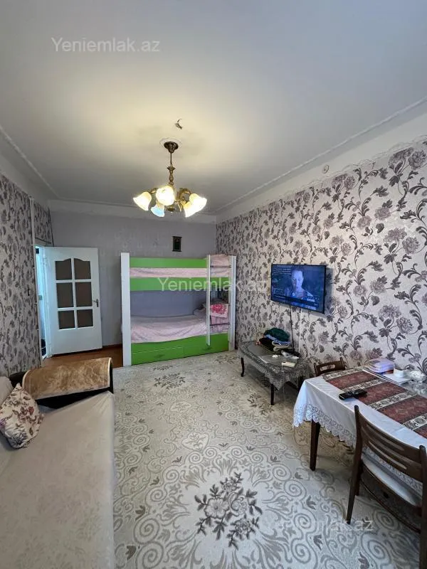 Satılır 2 otaqlı köhnə tikili 55 m²