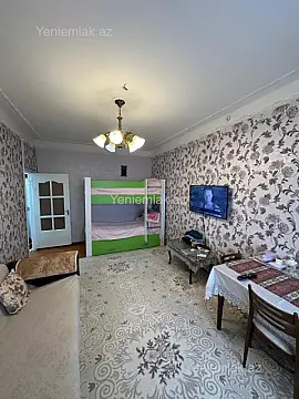 Satılır 2 otaqlı köhnə tikili 55 m²