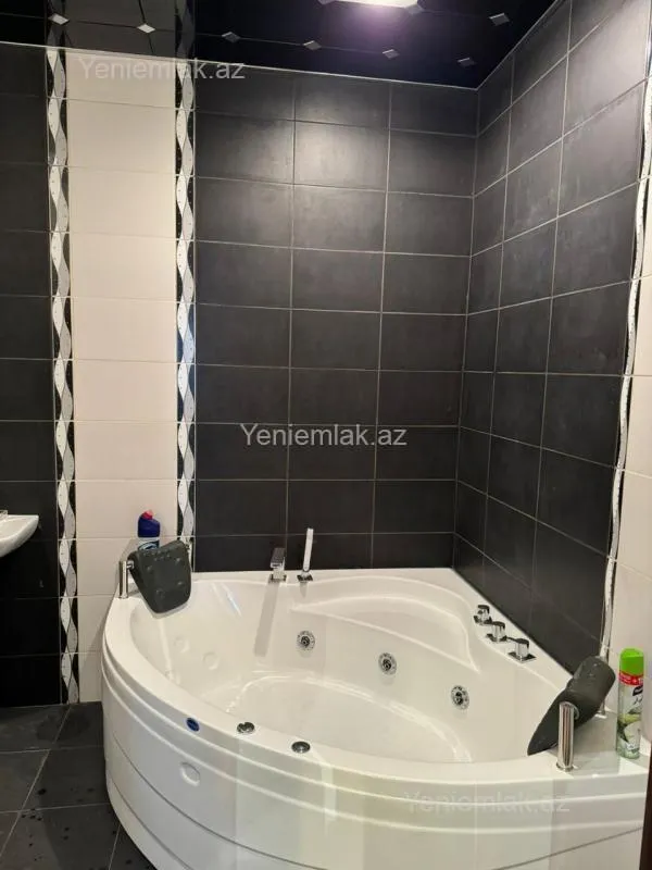 Satılır 3 otaqlı yeni tikili 120 m²