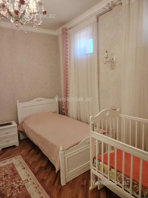 Satılır 4 otaqlı həyət evi 228 m²