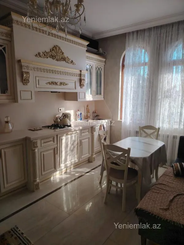 Satılır 4 otaqlı həyət evi 228 m²