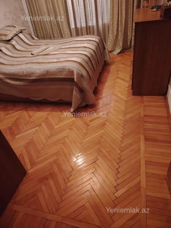 Satılır 4 otaqlı köhnə tikili 120 m²