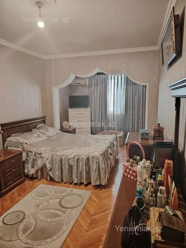 Satılır 4 otaqlı köhnə tikili 120 m²