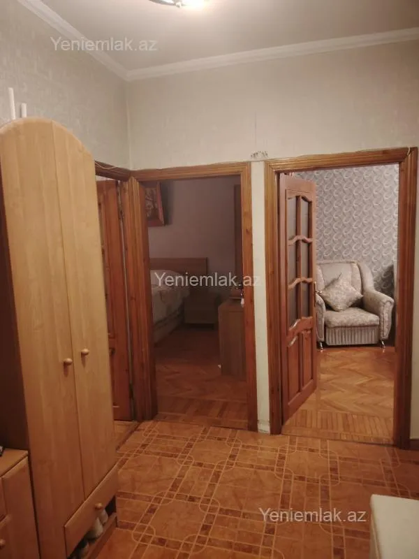 Satılır 4 otaqlı köhnə tikili 120 m²