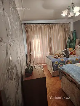Satılır 4 otaqlı köhnə tikili 120 m²