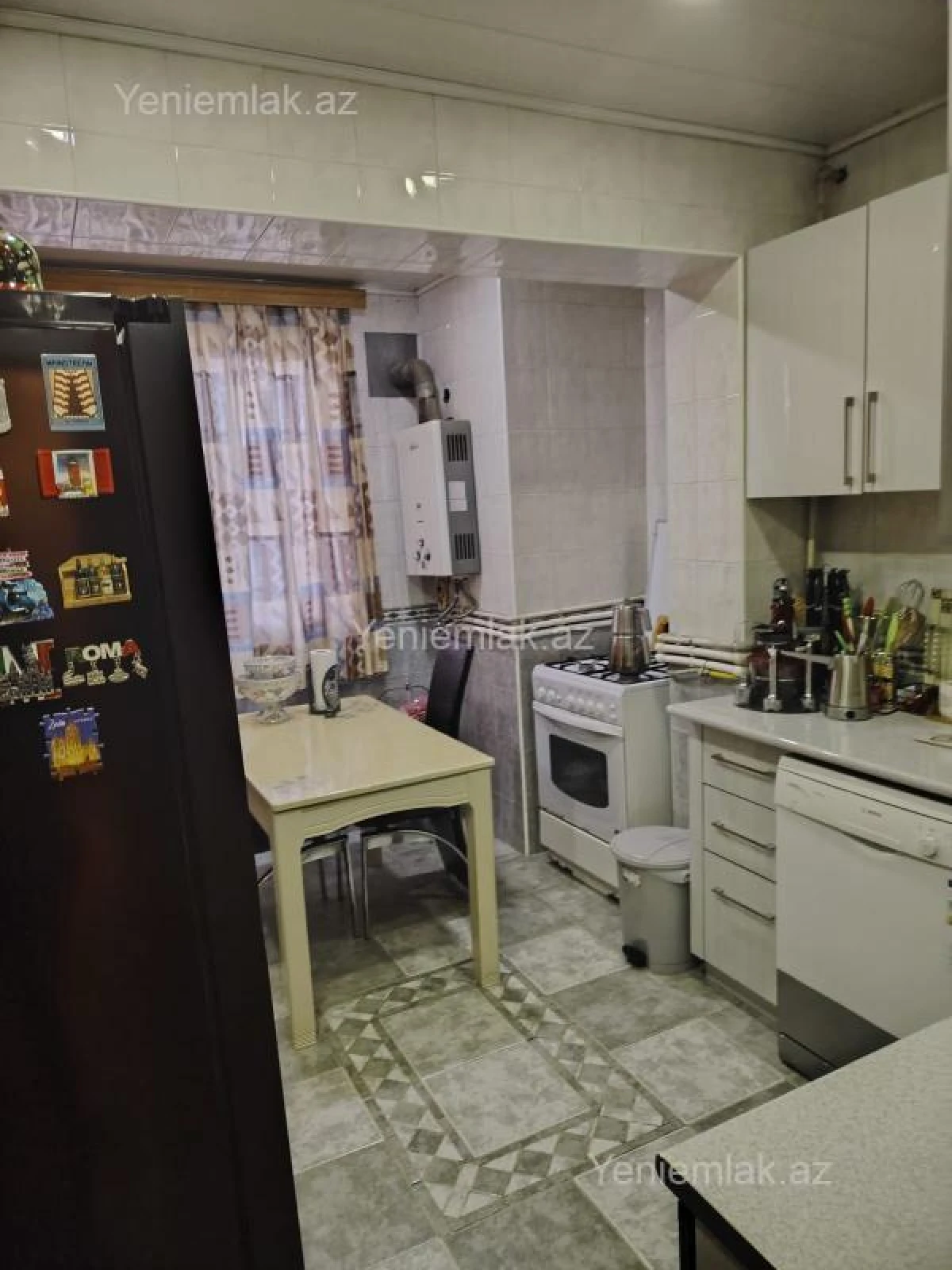 Satılır 4 otaqlı köhnə tikili 120 m²