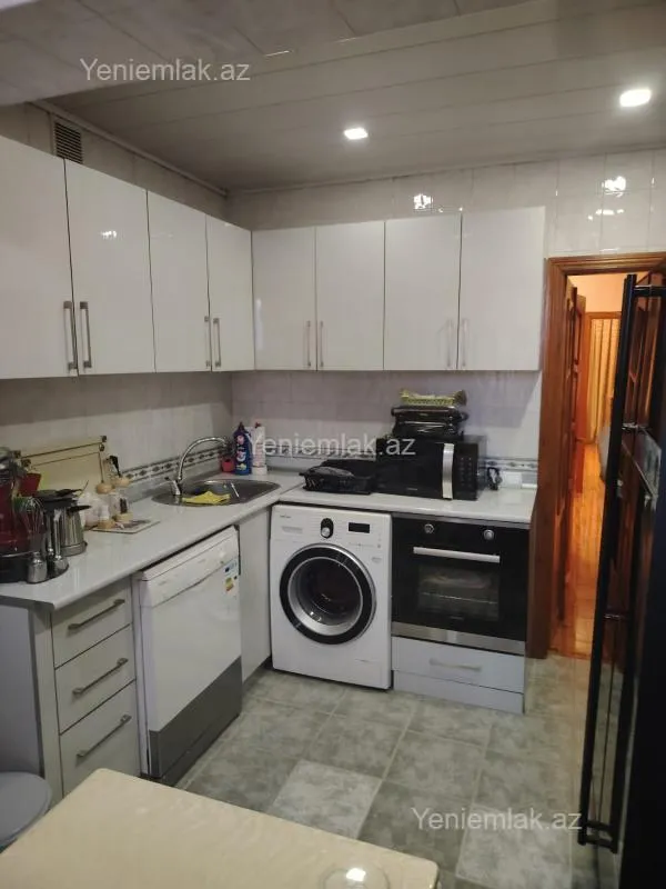 Satılır 4 otaqlı köhnə tikili 120 m²
