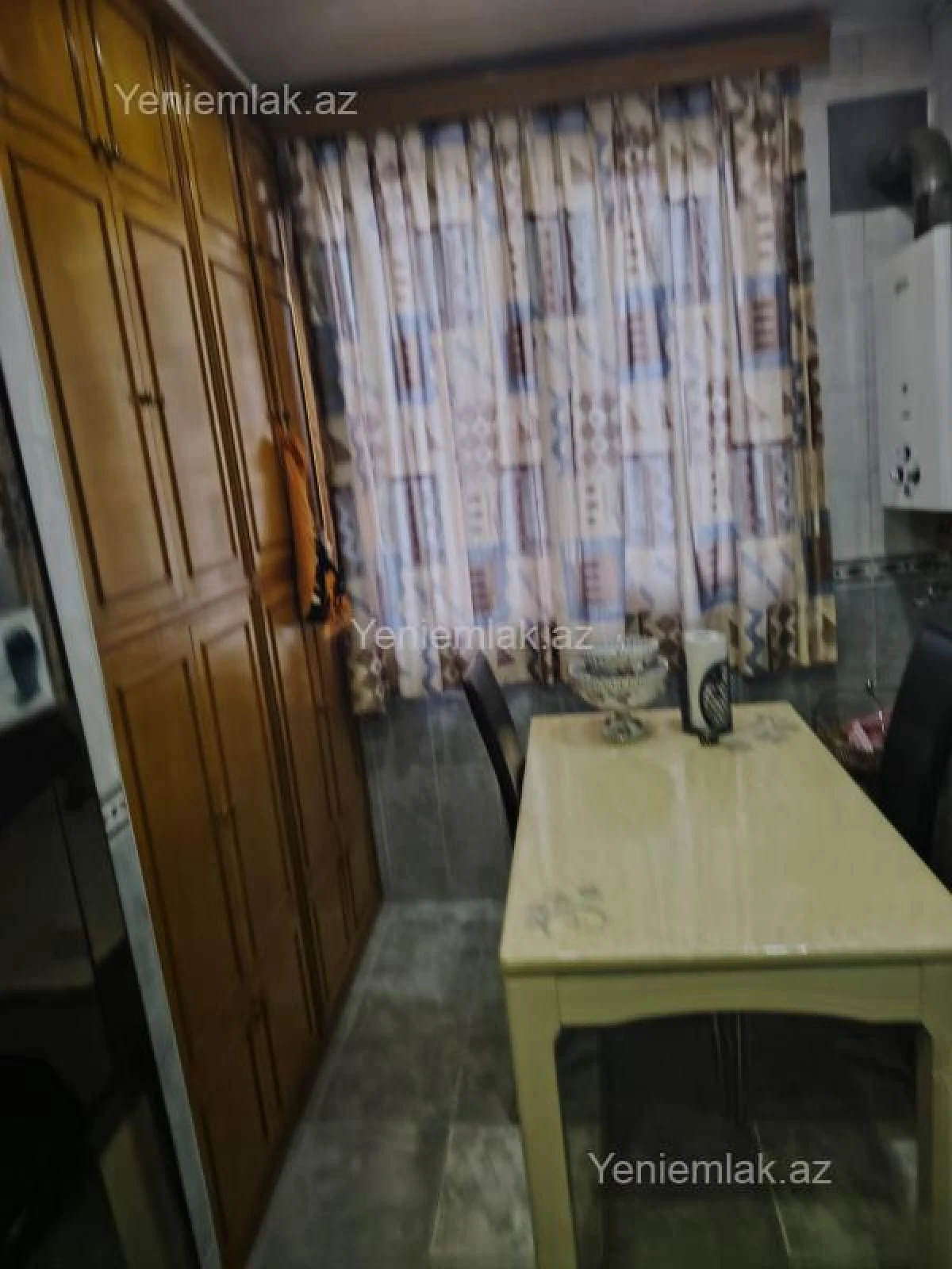 Satılır 4 otaqlı köhnə tikili 120 m²