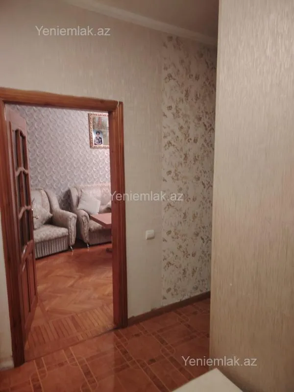 Satılır 4 otaqlı köhnə tikili 120 m²