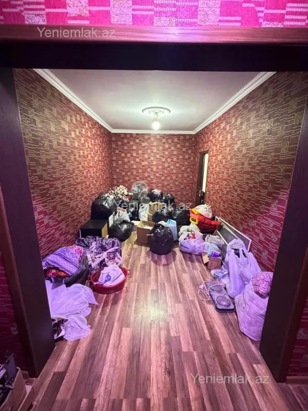 Satılır 4 otaqlı köhnə tikili 95 m²