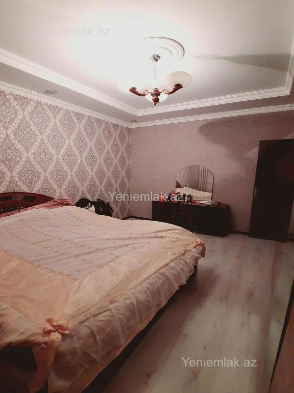 Satılır 2 otaqlı köhnə tikili 55 m²