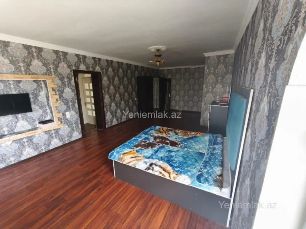 Satılır 5 otaqlı həyət evi 300 m²