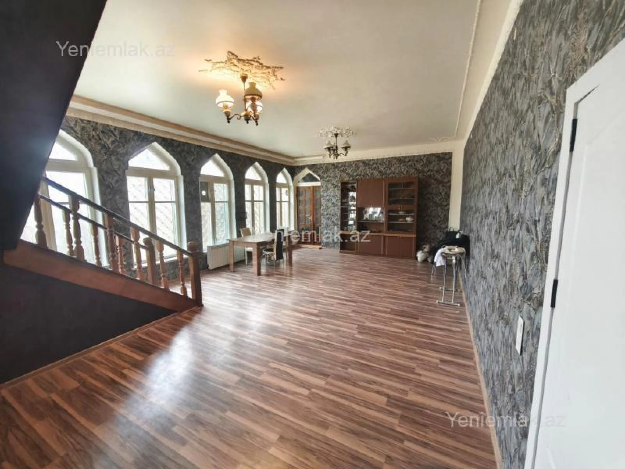 Satılır 5 otaqlı həyət evi 300 m²