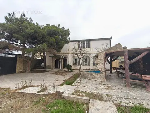 Satılır 5 otaqlı həyət evi 300 m²