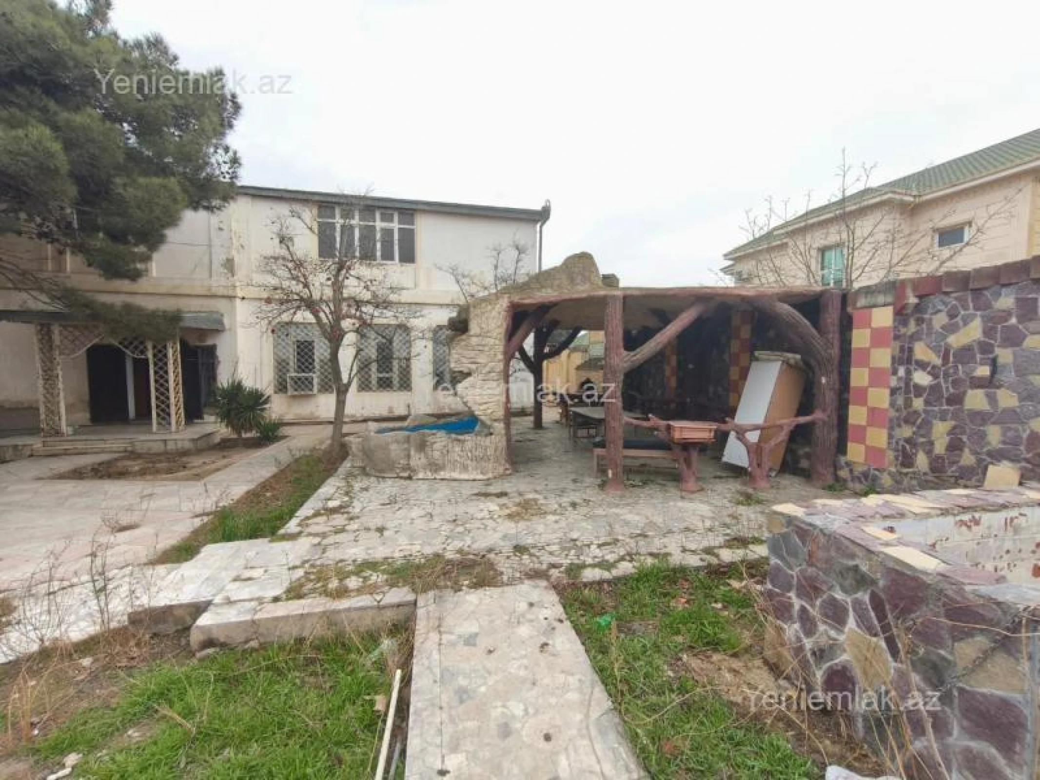 Satılır 5 otaqlı həyət evi 300 m²