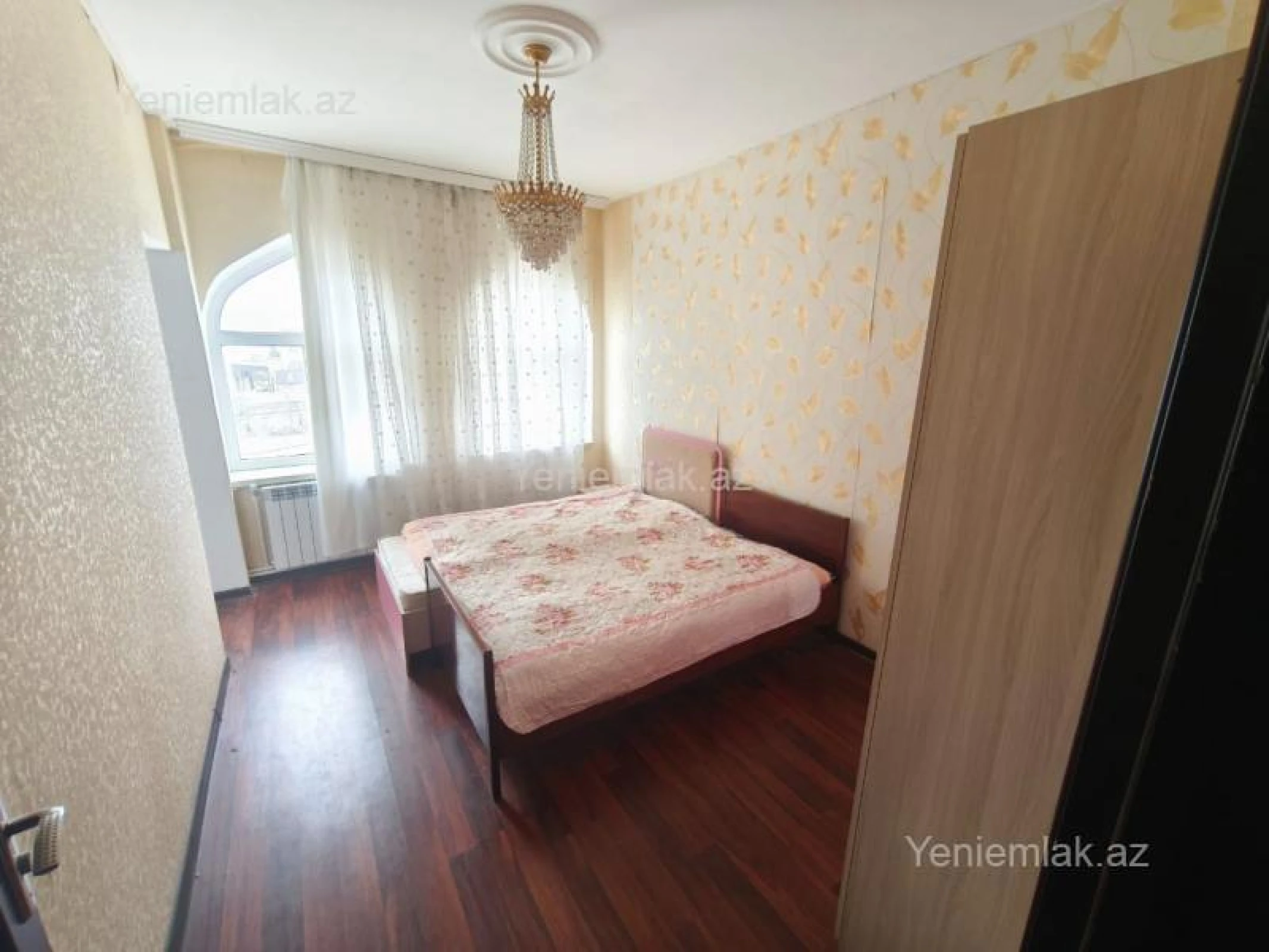 Satılır 5 otaqlı həyət evi 300 m²
