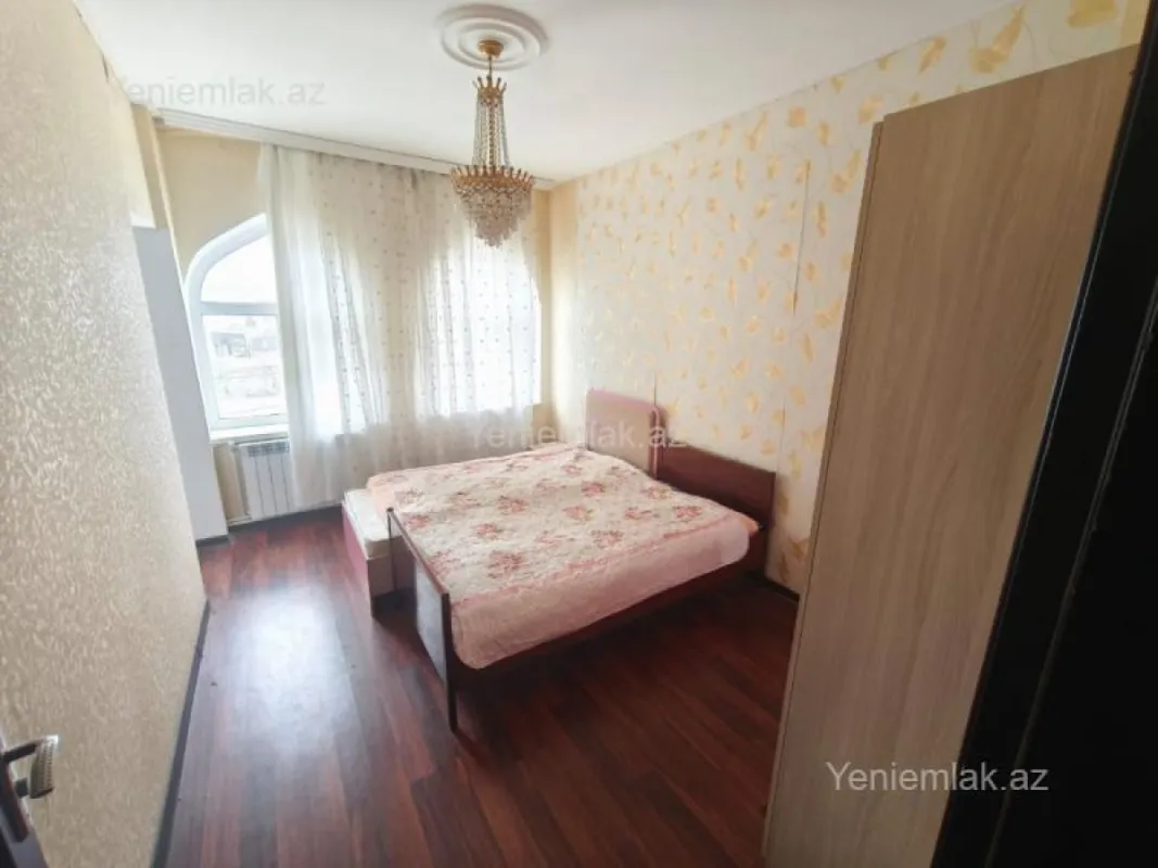 Satılır 5 otaqlı həyət evi 300 m²
