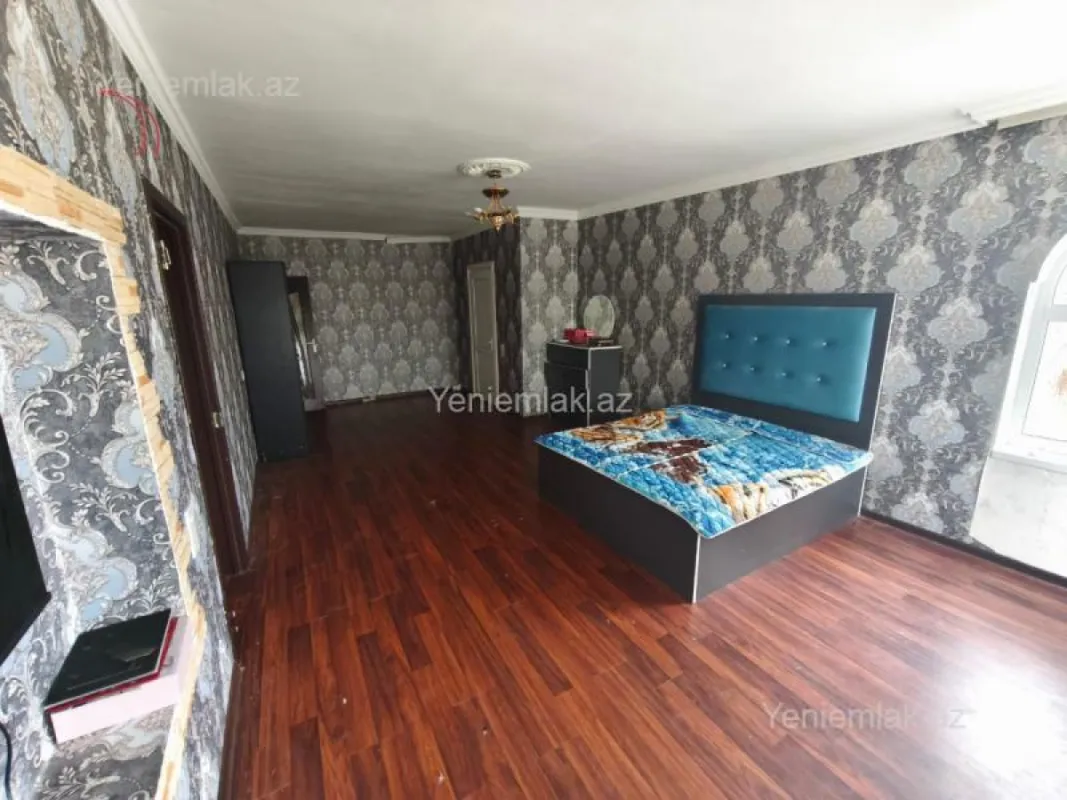 Satılır 5 otaqlı həyət evi 300 m²