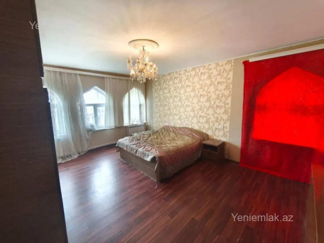 Satılır 5 otaqlı həyət evi 300 m²