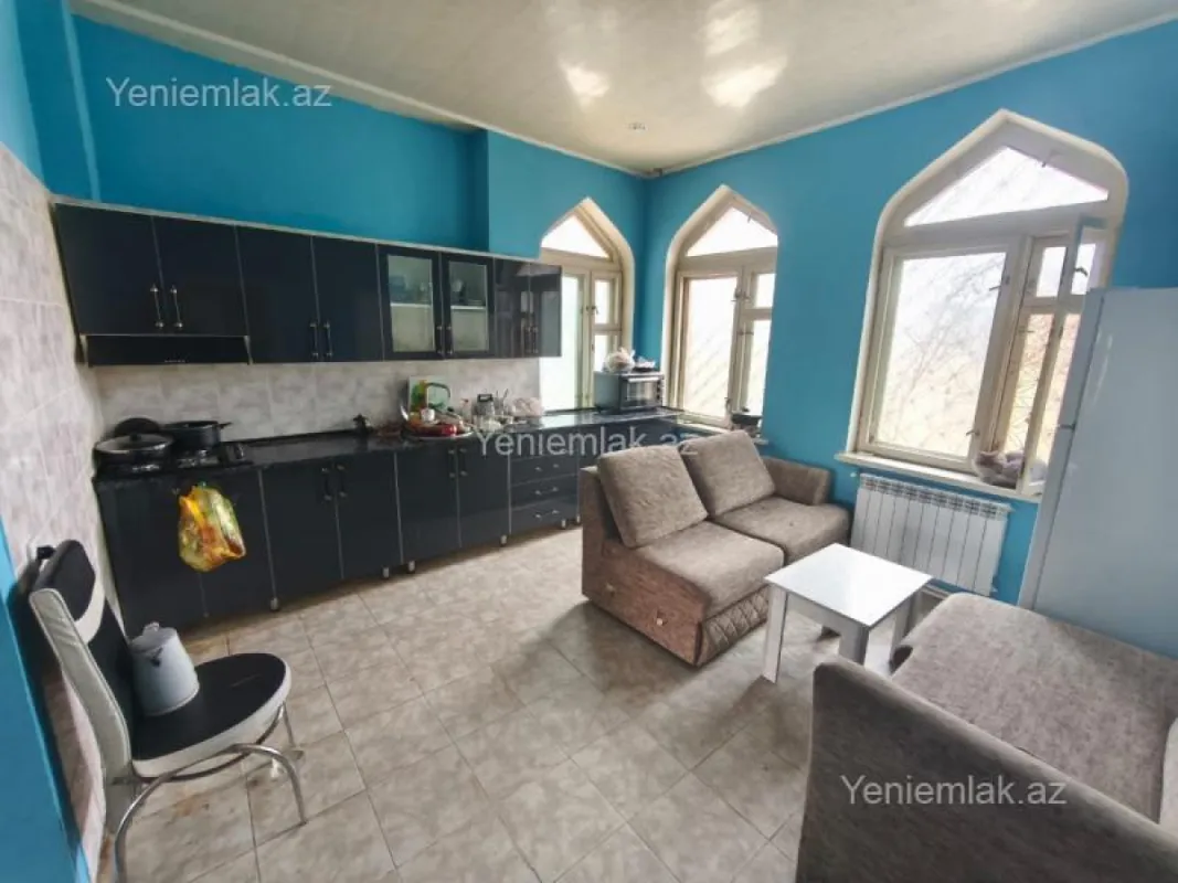 Satılır 5 otaqlı həyət evi 300 m²