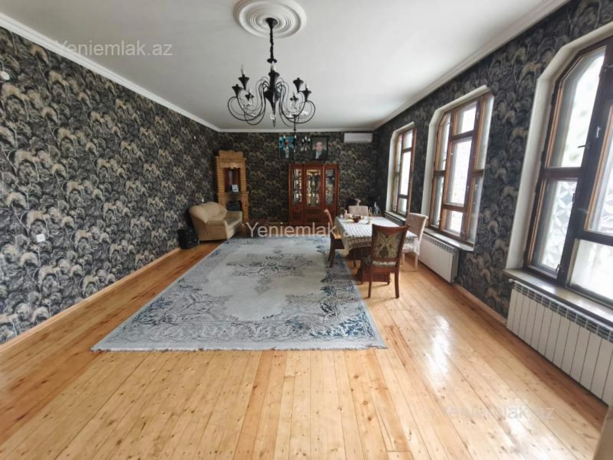 Satılır 5 otaqlı həyət evi 300 m²