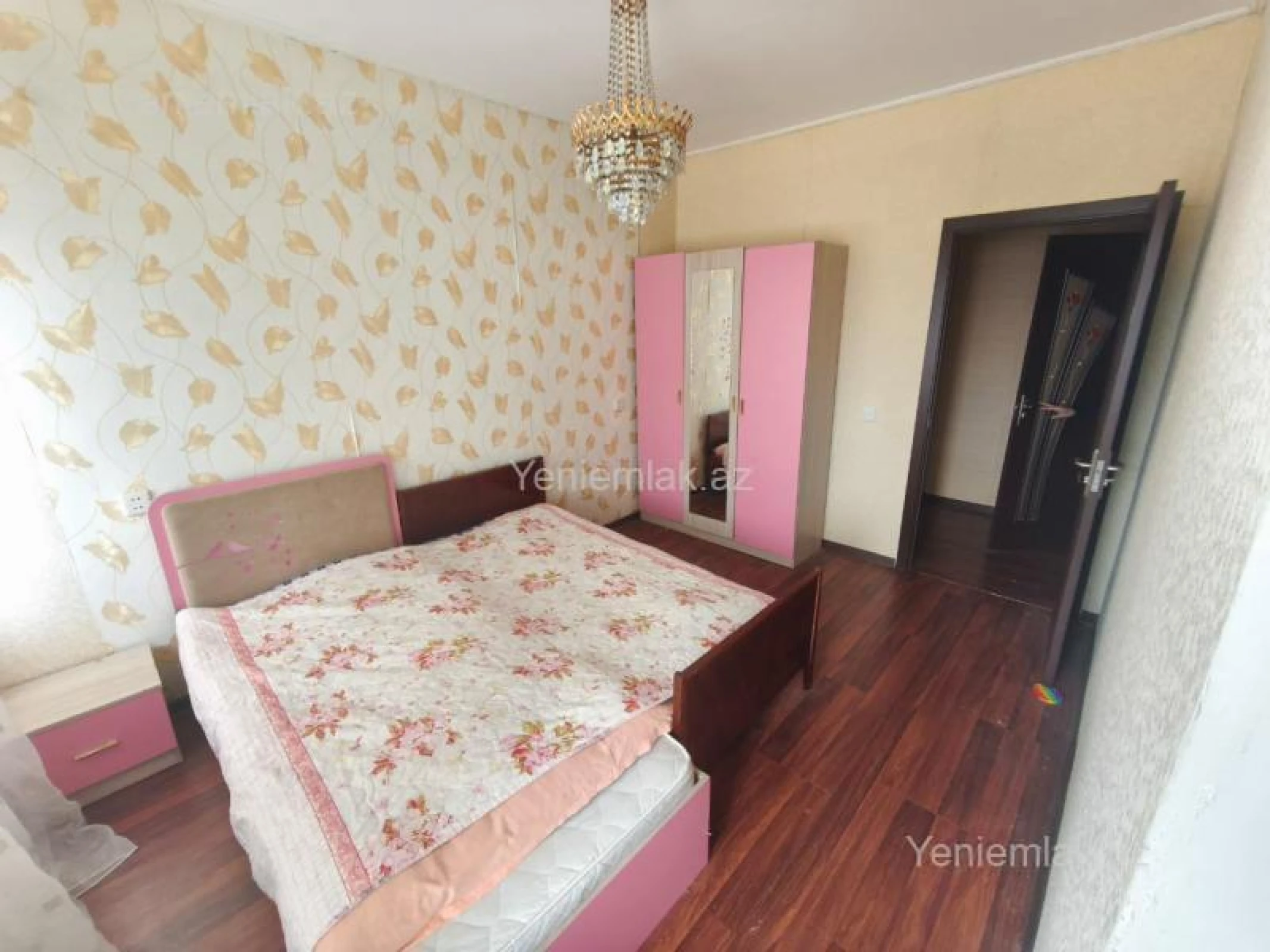 Satılır 5 otaqlı həyət evi 300 m²