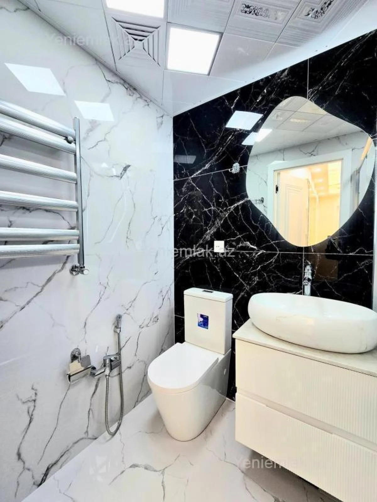 Satılır 2 otaqlı köhnə tikili 60 m²