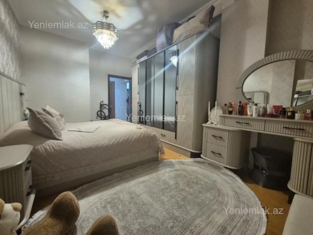 Satılır 3 otaqlı yeni tikili 80 m²